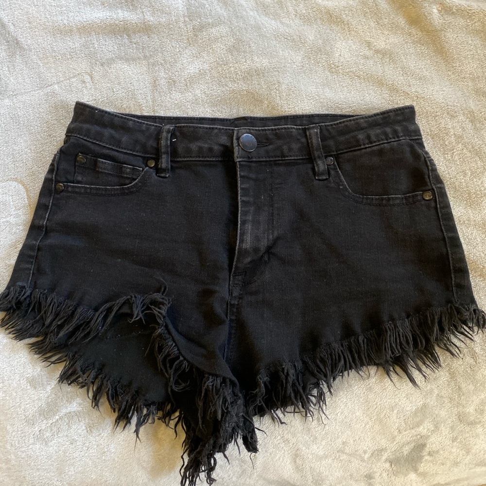 Black High-Waisted Jean Shorts with Distressed Hem